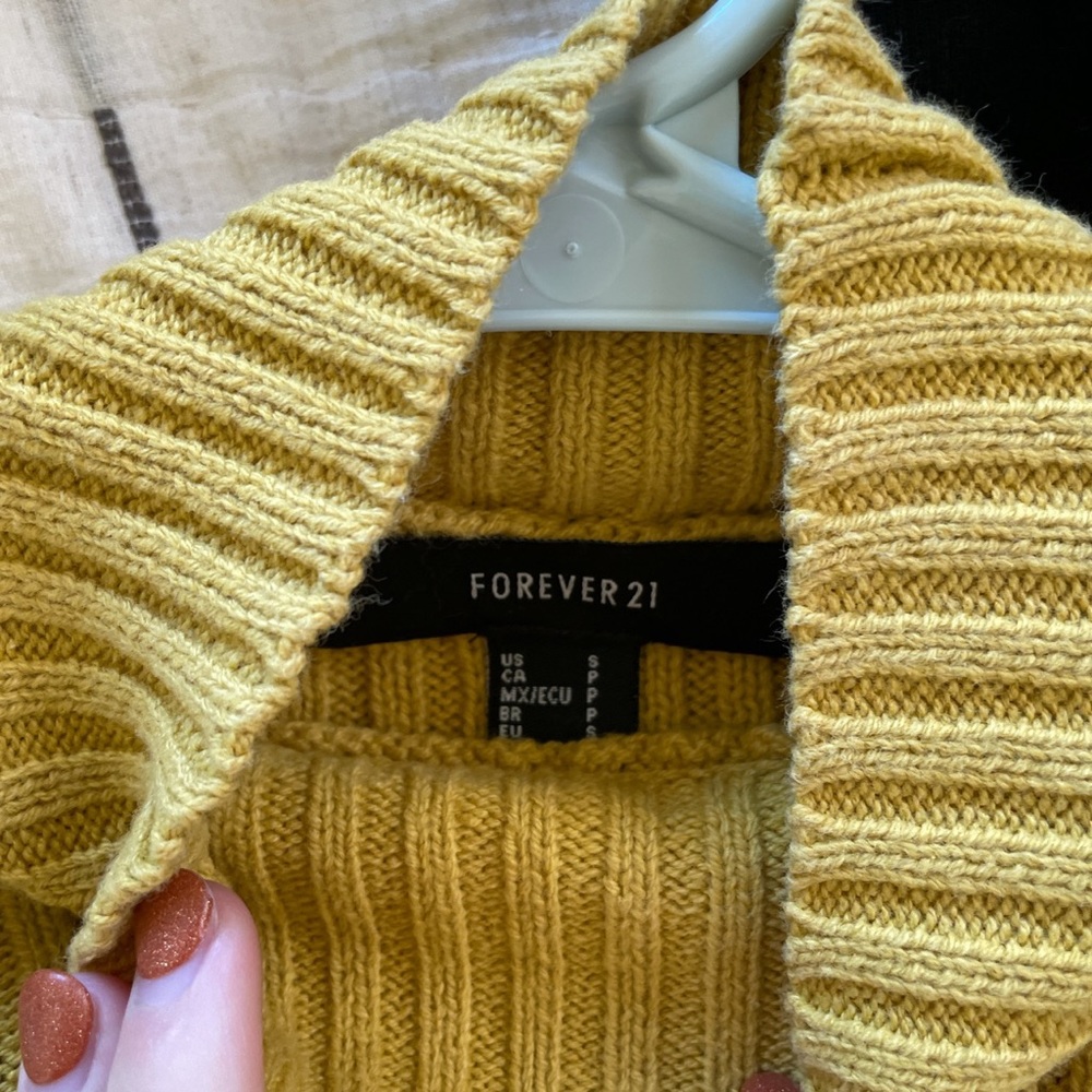 Cute, mustard crop sweater!